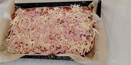 Powiększ grafikę: miedzynarodowy-dzien-pizzy-w-wesolych-skrzatach-676036.jpg