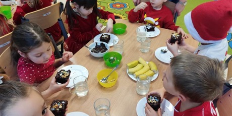 Powiększ grafikę: mikolajkowa-niespodzianka-slodkie-dekorowanie-i-wizyta-swietego-mikolaja-663290.jpg