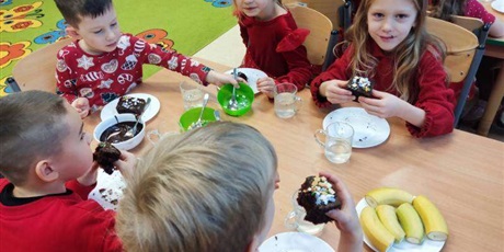 Powiększ grafikę: mikolajkowa-niespodzianka-slodkie-dekorowanie-i-wizyta-swietego-mikolaja-663291.jpg