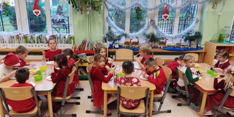 Powiększ grafikę: mikolajkowa-niespodzianka-slodkie-dekorowanie-i-wizyta-swietego-mikolaja-663293.jpg