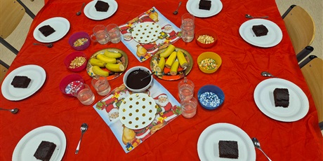 Mikołajkowa niespodzianka – słodkie dekorowanie i wizyta Świętego Mikołaja!