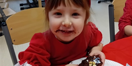 Powiększ grafikę: mikolajkowa-niespodzianka-slodkie-dekorowanie-i-wizyta-swietego-mikolaja-663307.jpg