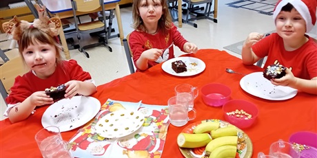 Powiększ grafikę: mikolajkowa-niespodzianka-slodkie-dekorowanie-i-wizyta-swietego-mikolaja-663309.jpg