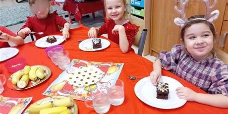 Powiększ grafikę: mikolajkowa-niespodzianka-slodkie-dekorowanie-i-wizyta-swietego-mikolaja-663310.jpg