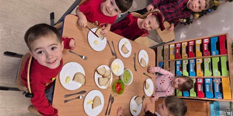 Powiększ grafikę: mikolajkowe-kanapki-w-wesolych-skrzatach-663311.jpg