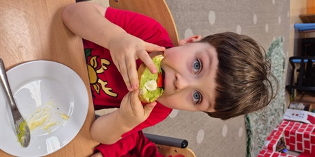 Powiększ grafikę: mikolajkowe-kanapki-w-wesolych-skrzatach-663314.jpg