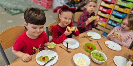 Powiększ grafikę: mikolajkowe-kanapki-w-wesolych-skrzatach-663316.jpg