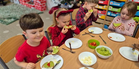 Powiększ grafikę: mikolajkowe-kanapki-w-wesolych-skrzatach-663317.jpg