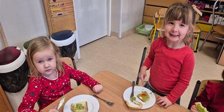 Powiększ grafikę: mikolajkowe-kanapki-w-wesolych-skrzatach-663319.jpg