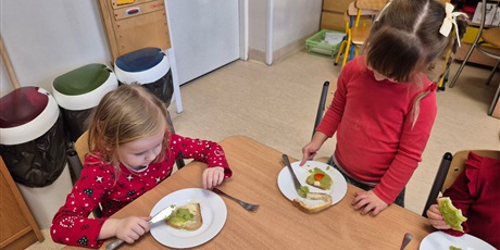 Powiększ grafikę: mikolajkowe-kanapki-w-wesolych-skrzatach-663320.jpg