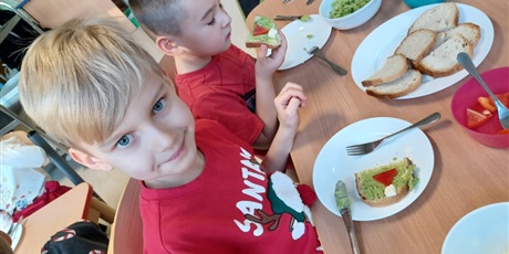 Powiększ grafikę: mikolajkowe-kanapki-w-wesolych-skrzatach-663323.jpg