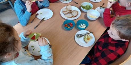 Powiększ grafikę: mikolajkowe-kanapki-w-wesolych-skrzatach-663324.jpg