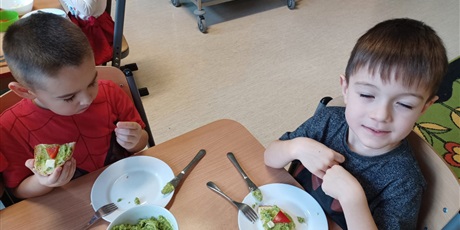 Powiększ grafikę: mikolajkowe-kanapki-w-wesolych-skrzatach-663325.jpg