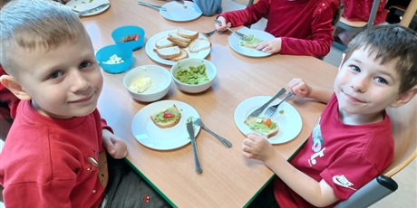 Powiększ grafikę: mikolajkowe-kanapki-w-wesolych-skrzatach-663326.jpg