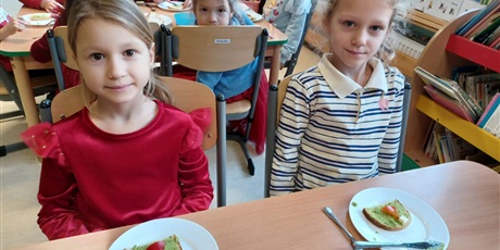 Powiększ grafikę: mikolajkowe-kanapki-w-wesolych-skrzatach-663330.jpg