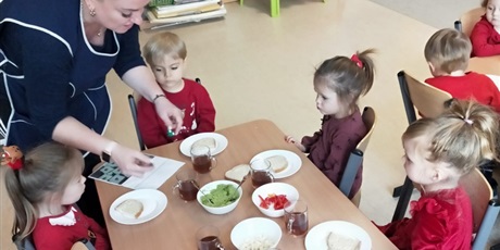 Powiększ grafikę: mikolajkowe-kanapki-w-wesolych-skrzatach-663331.jpg