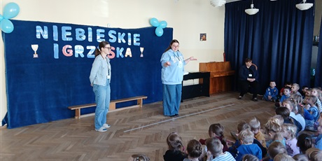 Powiększ grafikę: niebieskie-igrzyska-w-przedszkolu-wesole-skrzaty-687365.jpg