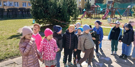 Powiększ grafikę: niebieskie-igrzyska-w-przedszkolu-wesole-skrzaty-687371.jpg