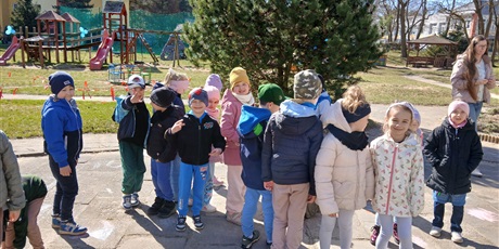 Powiększ grafikę: niebieskie-igrzyska-w-przedszkolu-wesole-skrzaty-687372.jpg