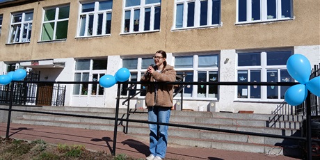 Powiększ grafikę: niebieskie-igrzyska-w-przedszkolu-wesole-skrzaty-687373.jpg