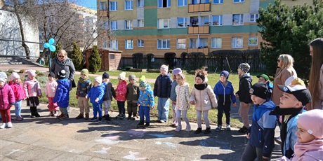 Powiększ grafikę: niebieskie-igrzyska-w-przedszkolu-wesole-skrzaty-687374.jpg