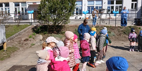 Powiększ grafikę: niebieskie-igrzyska-w-przedszkolu-wesole-skrzaty-687375.jpg