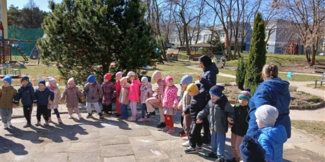 Powiększ grafikę: niebieskie-igrzyska-w-przedszkolu-wesole-skrzaty-687379.jpg