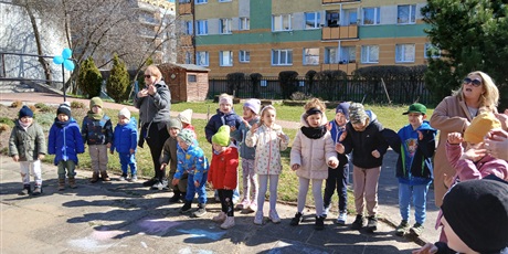 Powiększ grafikę: niebieskie-igrzyska-w-przedszkolu-wesole-skrzaty-687384.jpg