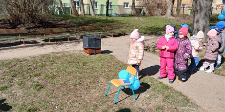 Powiększ grafikę: niebieskie-igrzyska-w-przedszkolu-wesole-skrzaty-687386.jpg