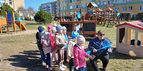 Powiększ grafikę: niebieskie-igrzyska-w-przedszkolu-wesole-skrzaty-687387.jpg