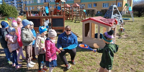 Powiększ grafikę: niebieskie-igrzyska-w-przedszkolu-wesole-skrzaty-687388.jpg