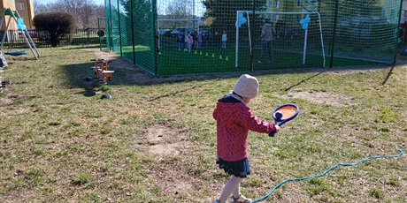 Powiększ grafikę: niebieskie-igrzyska-w-przedszkolu-wesole-skrzaty-687390.jpg