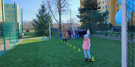 Powiększ grafikę: niebieskie-igrzyska-w-przedszkolu-wesole-skrzaty-687392.jpg