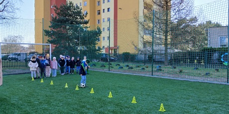 Powiększ grafikę: niebieskie-igrzyska-w-przedszkolu-wesole-skrzaty-687394.jpg