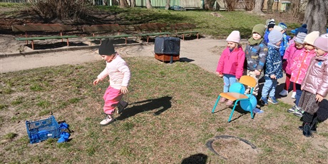 Powiększ grafikę: niebieskie-igrzyska-w-przedszkolu-wesole-skrzaty-687400.jpg