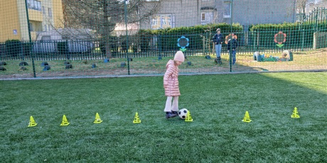 Powiększ grafikę: niebieskie-igrzyska-w-przedszkolu-wesole-skrzaty-687409.jpg