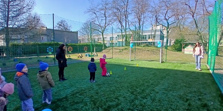 Powiększ grafikę: niebieskie-igrzyska-w-przedszkolu-wesole-skrzaty-687414.jpg