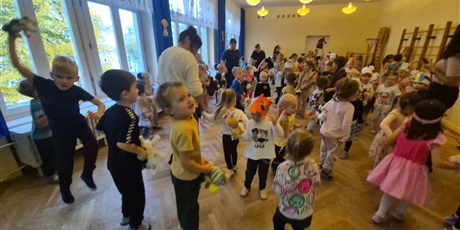 Powiększ grafikę: obchody-dnia-kundelka-w-wesolych-skrzatach-651092.jpg