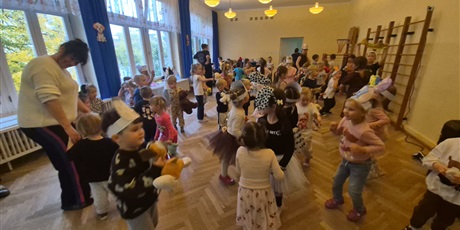 Powiększ grafikę: obchody-dnia-kundelka-w-wesolych-skrzatach-651093.jpg