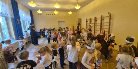 Powiększ grafikę: obchody-dnia-kundelka-w-wesolych-skrzatach-651097.jpg