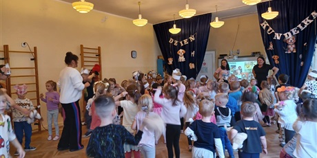 Powiększ grafikę: obchody-dnia-kundelka-w-wesolych-skrzatach-651110.jpg