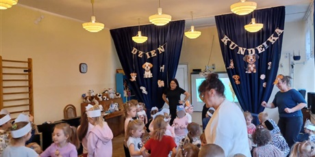 Powiększ grafikę: obchody-dnia-kundelka-w-wesolych-skrzatach-651112.jpg