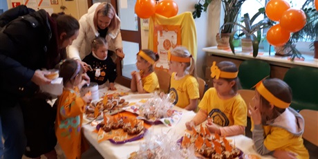 Powiększ grafikę: obchody-dnia-tumbo-i-kiermasz-charytatywny-w-wesolych-skrzatach-658358.jpg