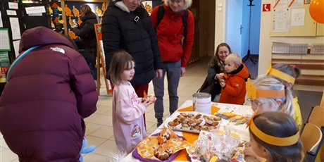 Powiększ grafikę: obchody-dnia-tumbo-i-kiermasz-charytatywny-w-wesolych-skrzatach-658360.jpg