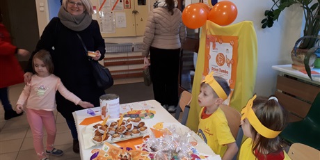 Powiększ grafikę: obchody-dnia-tumbo-i-kiermasz-charytatywny-w-wesolych-skrzatach-658364.jpg