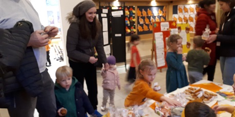 Powiększ grafikę: obchody-dnia-tumbo-i-kiermasz-charytatywny-w-wesolych-skrzatach-658368.jpg