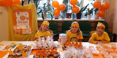 Powiększ grafikę: obchody-dnia-tumbo-i-kiermasz-charytatywny-w-wesolych-skrzatach-658372.jpg