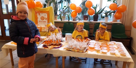 Powiększ grafikę: obchody-dnia-tumbo-i-kiermasz-charytatywny-w-wesolych-skrzatach-658374.jpg