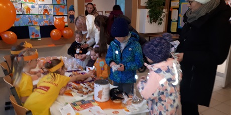 Powiększ grafikę: obchody-dnia-tumbo-i-kiermasz-charytatywny-w-wesolych-skrzatach-658378.jpg