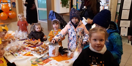 Powiększ grafikę: obchody-dnia-tumbo-i-kiermasz-charytatywny-w-wesolych-skrzatach-658379.jpg